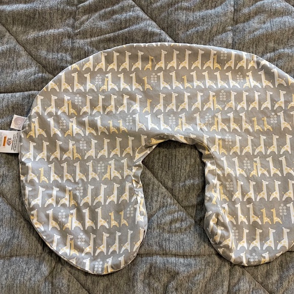 Boppy brand pillow covers, set of 2 - Picture 5 of 5